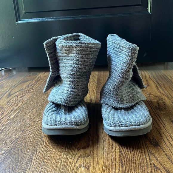 UGG Women's Classic Cardy - Picture 2 of 5